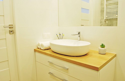 Torun Apartamento | Cómodo apartamento en el centro estricto de Toruń, cerca del casco antiguo.