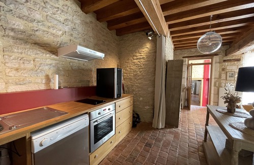 Saint-Cyr-les-Colons Cabaña | Louis-Gîte-Confortable-Baño con bañera-Terraza