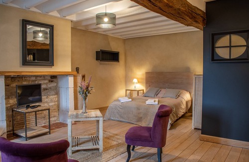 Saint-Cyr-les-Colons Cabaña | Louis-Gîte-Confortable-Baño con bañera-Terraza