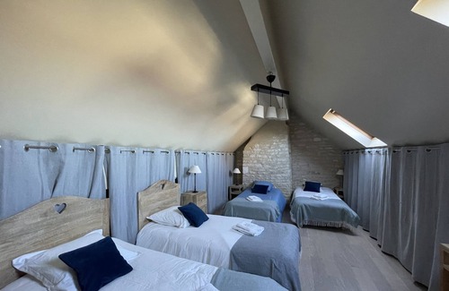 Saint-Cyr-les-Colons Cabaña | Louis-Gîte-Confortable-Baño con bañera-Terraza