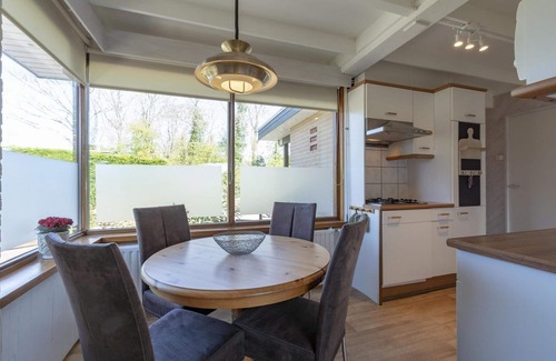 Sint Maartensvlotbrug Casa | Comfortabel Vrijstaand Vakantiehuis in Sint Maartenszee Dichtbij de Strandopgang Naar het Heerlijke Zandstrand van Sint Maartenszee
