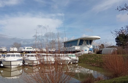 Pontailler-sur-Saone Alquiler De Eote | Barco cómodo en el muelle para 5 pers, Pontailler-sur-Saône, cerca de tiendas