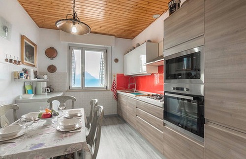San Zeno di Montagna Apartamento | Apartamento cómodo con vistas a la montaña – Casa Aria