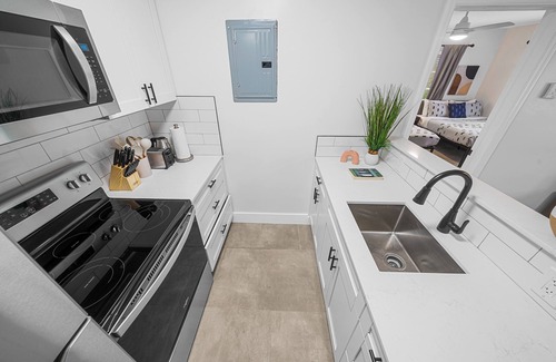 Lake Ridge Apartamento | Comfortable 1 Bedroom Apt w/ 2 Queens, Sofa Bed & Pool Access