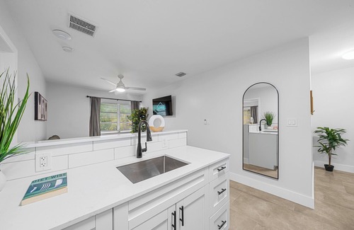 Lake Ridge Apartamento | Comfortable 1 Bedroom Apt w/ 2 Queens, Sofa Bed & Pool Access