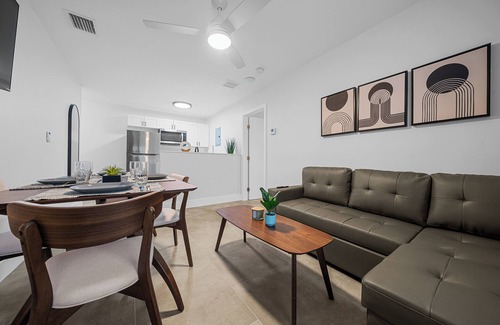 Lake Ridge Apartamento | Comfortable 1 Bedroom Apt w/ 2 Queens, Sofa Bed & Pool Access