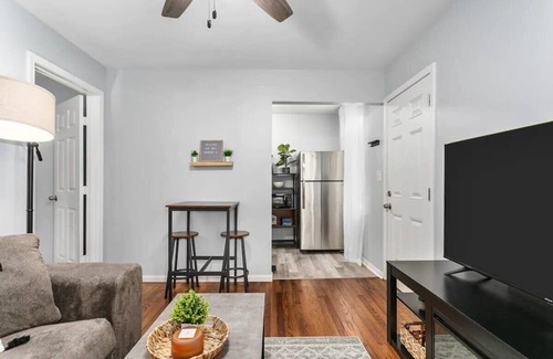 Independence Casa | Charming 1 BR/1 BA property| Mins to Kauffman