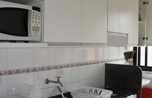 Praia Grande Apartamento | Cómodo Apartamento 1 dormitorio junto a la playa con Ascensor