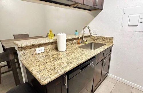 Astrodome Apartamento | Comfortable 1 King bed 1 bath in TMC & near NRG