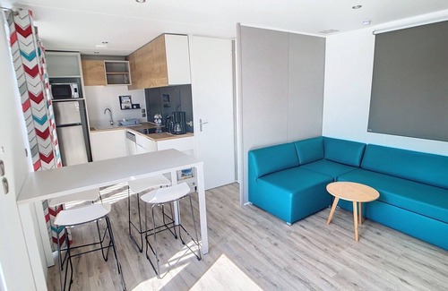 Jullouville-les-Pins Casa | Mobil-Home cómodo, 4 personas, 2 habitaciones, cerca de la playa y centro de Jullouville