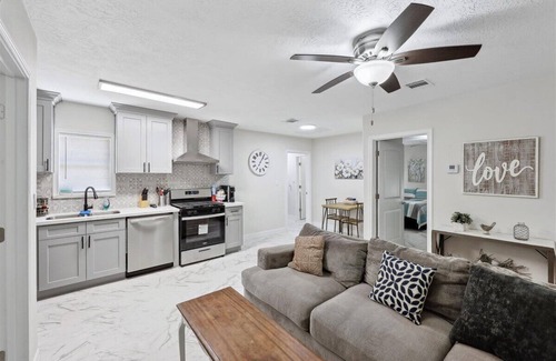 Bridge City Casa | Comfortable 2-Bedroom Rental in Bridge City