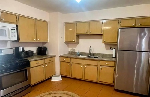 North Chicago Casa | Comfortable 2 bedroom house near Great Lakes Navy Base ideal for families