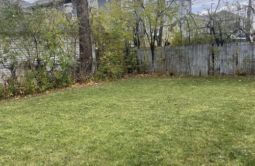 North Chicago Casa | Comfortable 2 bedroom house near Great Lakes Navy Base ideal for families