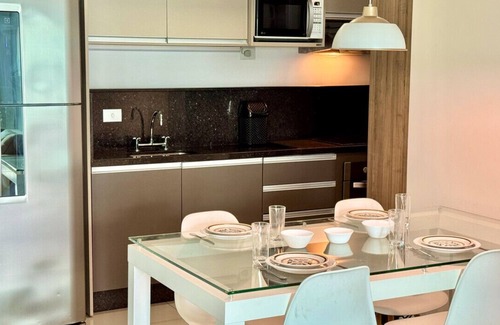 Matriz Apartamento | Comfortable 2-bedroom apartment opposite Shopping Curitiba
