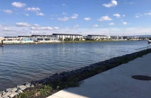Gold Coast Casa | Comfortable 2 story villa nearby Hope Island Canal