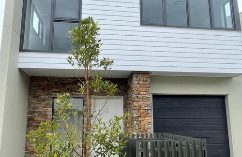 Gold Coast Casa | Comfortable 2 story villa nearby Hope Island Canal
