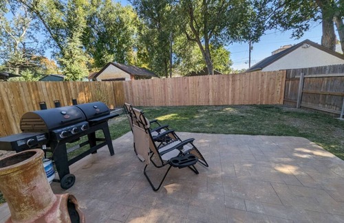 Central Colorado Springs Casa | Comfortable 2 Bedroom 1 Bath Bungalow Near Downtown. Pet Friendly!