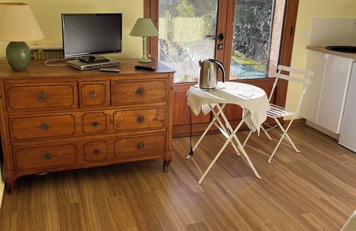 Saint-Cloud Apartamento | Comfortable 22m2 studio near Paris, overlooking garden and Parc de St Cloud