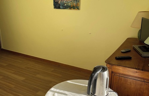 Saint-Cloud Apartamento | Comfortable 22m2 studio near Paris, overlooking garden and Parc de St Cloud