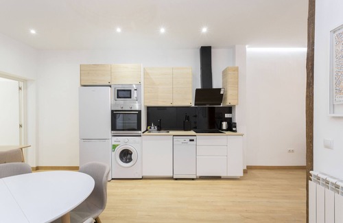Justicia Apartamento | Comfortable 2BR/2BA in Chueca
