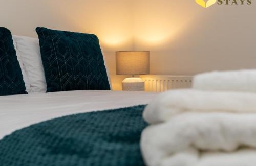 Northampton Casa | Comfortable 2BR house 4 beds Town Train Parking