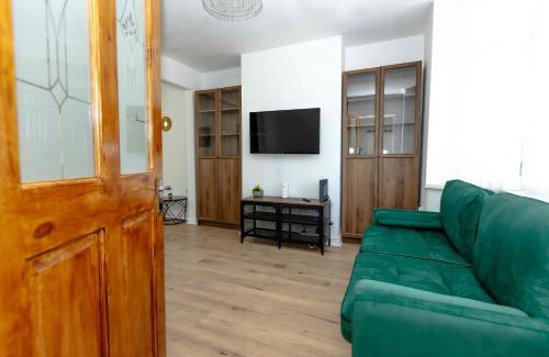 Filton Casa | Comfortable 2BR w/garden & free parking