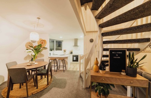 Burnside Apartamento | Comfortable 2BR w/ Hot Tub | Close to Airport