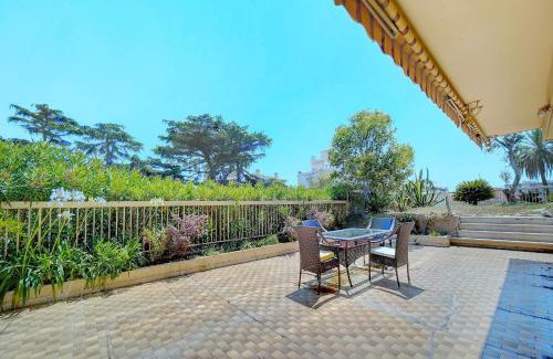 Riou - Petit Juas - Av de Grasse Apartamento | comfortable 3 bedroom, superb south terrace