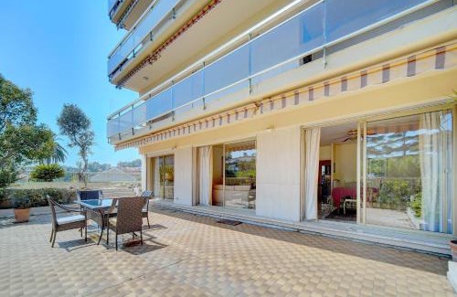 Riou - Petit Juas - Av de Grasse Apartamento | comfortable 3 bedroom, superb south terrace