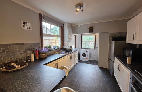 Newbury Park Apartamento | Comfortable 3BD House near Newbury Park Station