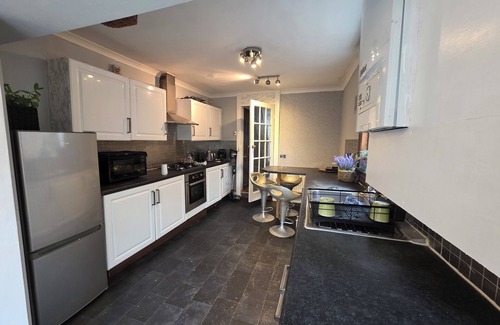 Newbury Park Apartamento | Comfortable 3BD House near Newbury Park Station