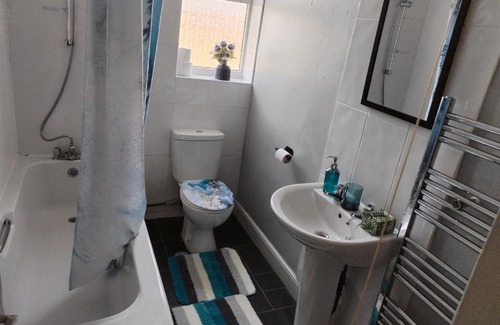 Hucknall Casa | Comfortable 4-Bed House in Hucknall Nottingham