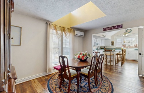 Weaverville Casa | Comfortable 5 Bedroom retreat close to local attractions