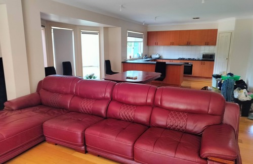 Point Cook Casa | Comfortable 5 Bedroom House Point Cook