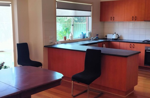 Point Cook Casa | Comfortable 5 Bedroom House Point Cook