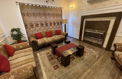 Bahria Town Casa | Comfortable 5 bedroom house in heart of Lahore