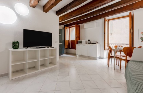 Historic Castle District Apartamento | GuestHost - Comfy Studio in the Heart of Cagliari