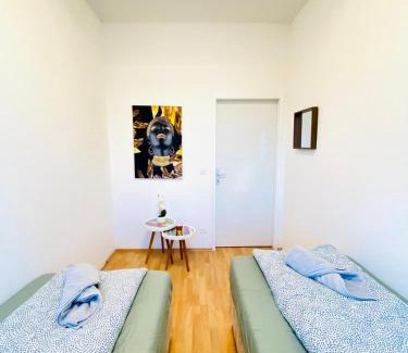 Liesing Apartamento | Comfortable 5BR Apt Well Connected Location