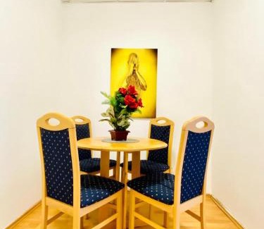 Liesing Apartamento | Comfortable 5BR Apt Well Connected Location
