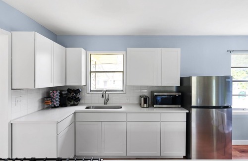 North Austin Civic Association Casa | Comfortable 6BR 3BA Home w Large Yard