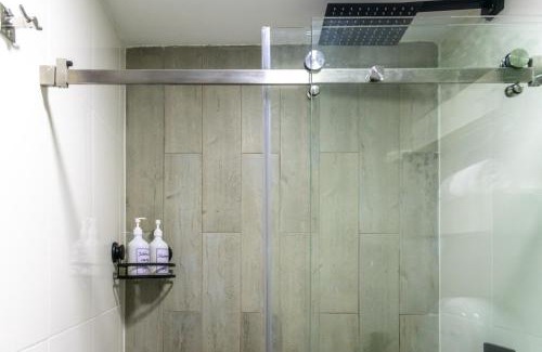 Zona 7 Apartamento | Comfortable and Beautiful Room 5 minutes from Tikal Futura H3