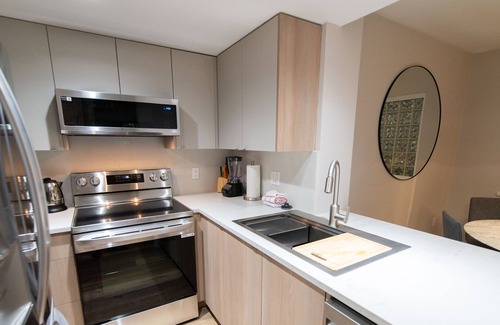 Whistler Cay Heights Condominio | Comfortable and Colourful Whistler Village Condo