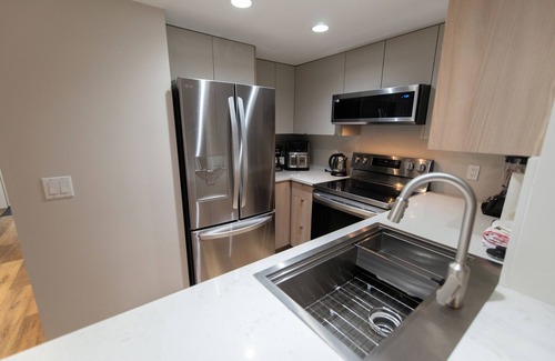 Whistler Cay Heights Condominio | Comfortable and Colourful Whistler Village Condo
