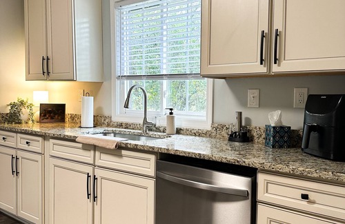 Greensboro Casa | Comfortable and convenient 3 bedroom 2 full bathroom home minutes from downtown!