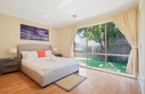 Tarneit Casa | Comfortable and Cozy Tarneit Large Family Home w/ BBQ