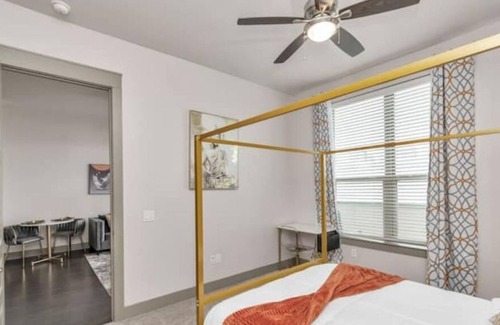 East Downtown Houston Apartamento | Comfortable and elegant with balcony