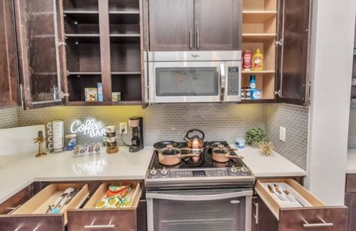 East Downtown Houston Apartamento | Comfortable and elegant with balcony
