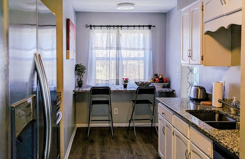 Lenexa Casa | Cómodo y espacioso dúplex 3BDR en excelente ubicación! Unidad 1