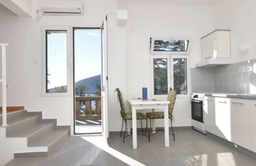 Herceg Novi Apartamento | Comfortable apartment near beaches & attractions, free WiFi & parking, terrace