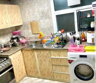 Al Nahda Apartamento | Comfortable Apartment Bedroom And Spacious Living Room Family and Couple